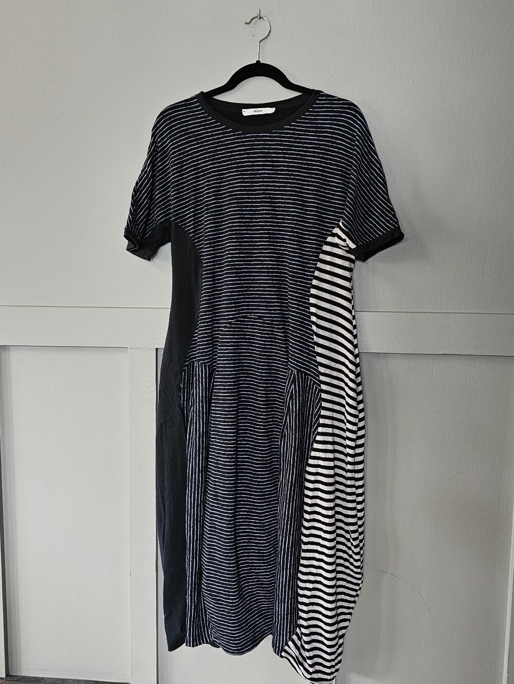 Urban by Alembika Jersey Knit Short Sleeve Black/Grey Cocoon Dress With Pockets